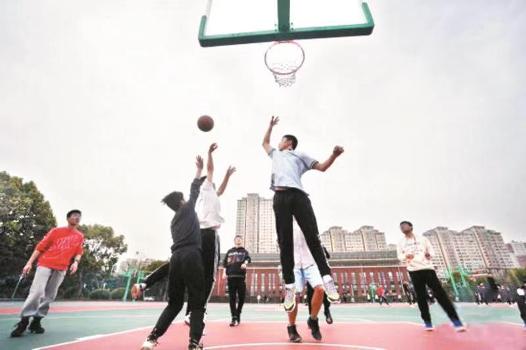 天天一节体育课 每天锻炼一小时