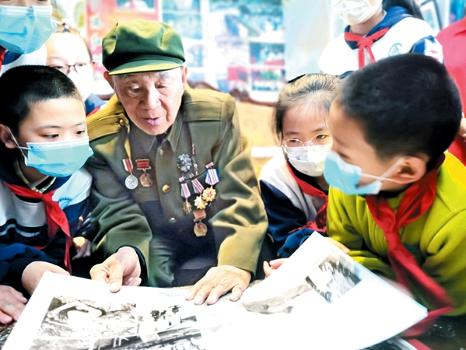 战斗英雄讲党史